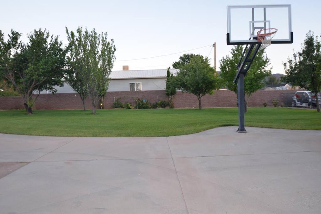 Tacit Shadow Resort Paradise Deluxe Suite, Gym, Coffee Bar, Hot-Tub, Free Laundry, Food Available Parowan Exterior photo
