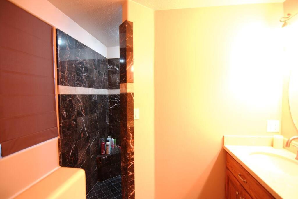 Tacit Shadow Resort Paradise Deluxe Suite, Gym, Coffee Bar, Hot-Tub, Free Laundry, Food Available Parowan Exterior photo