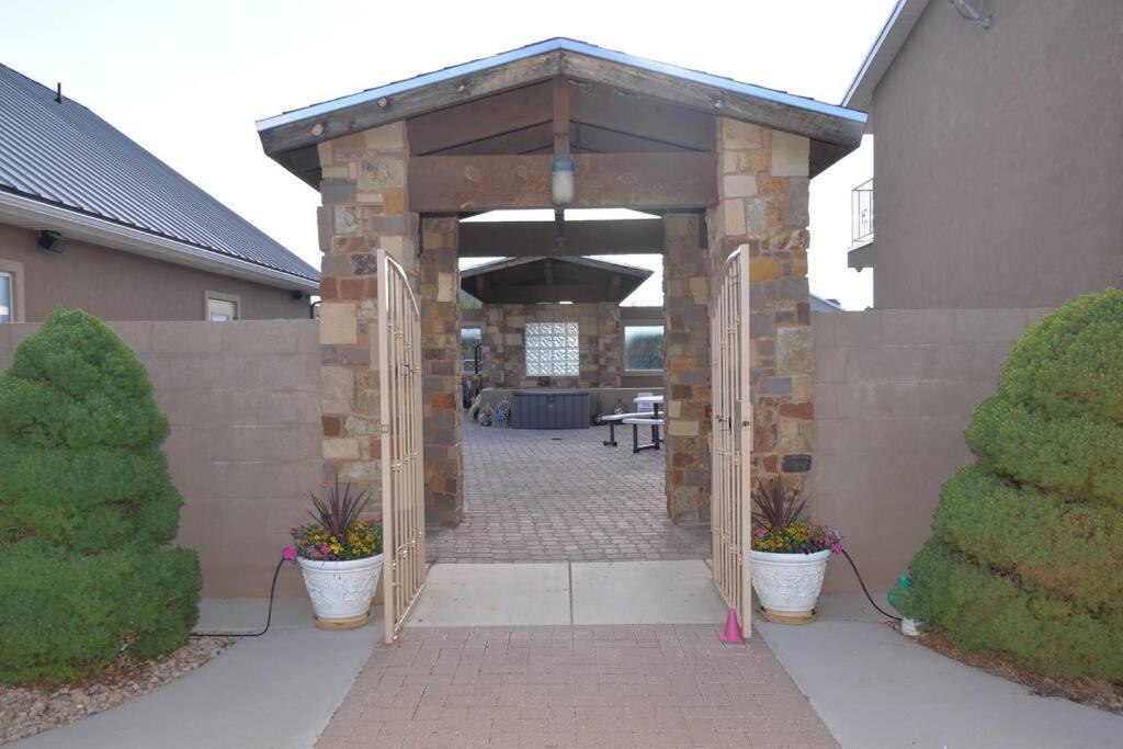 Tacit Shadow Resort Paradise Deluxe Suite, Gym, Coffee Bar, Hot-Tub, Free Laundry, Food Available Parowan Exterior photo