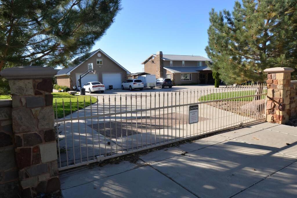 Tacit Shadow Resort Paradise Deluxe Suite, Gym, Coffee Bar, Hot-Tub, Free Laundry, Food Available Parowan Exterior photo