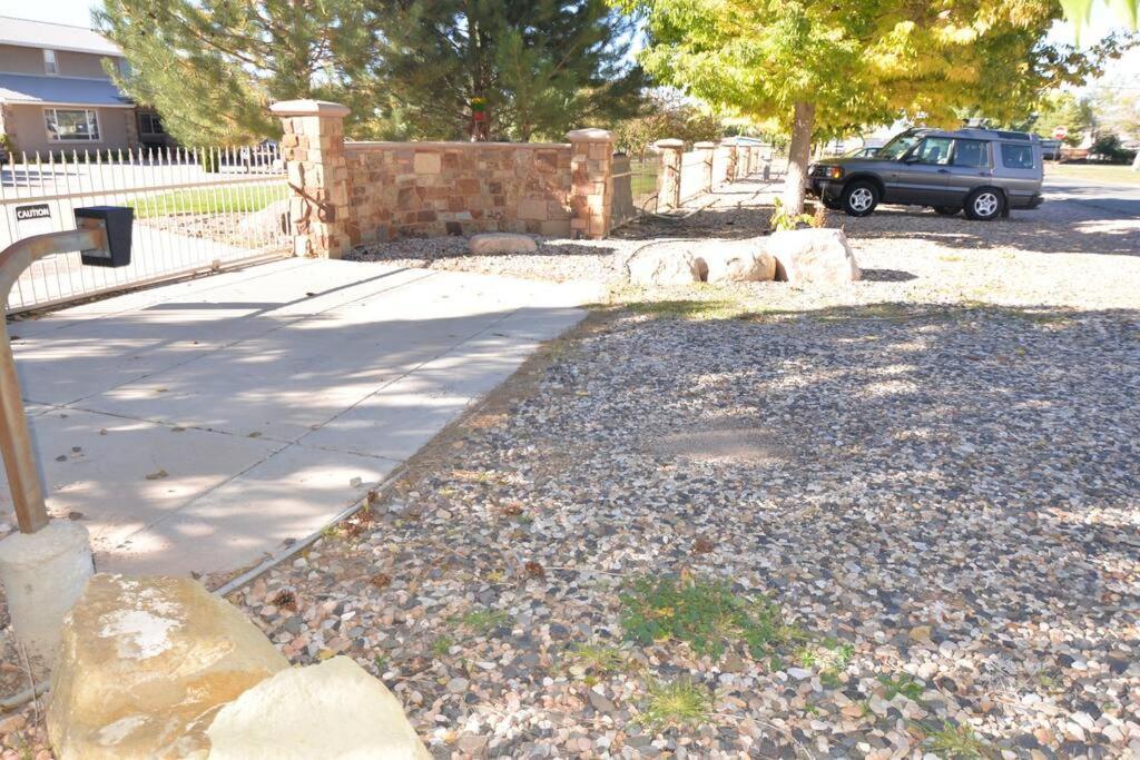 Tacit Shadow Resort Paradise Deluxe Suite, Gym, Coffee Bar, Hot-Tub, Free Laundry, Food Available Parowan Exterior photo