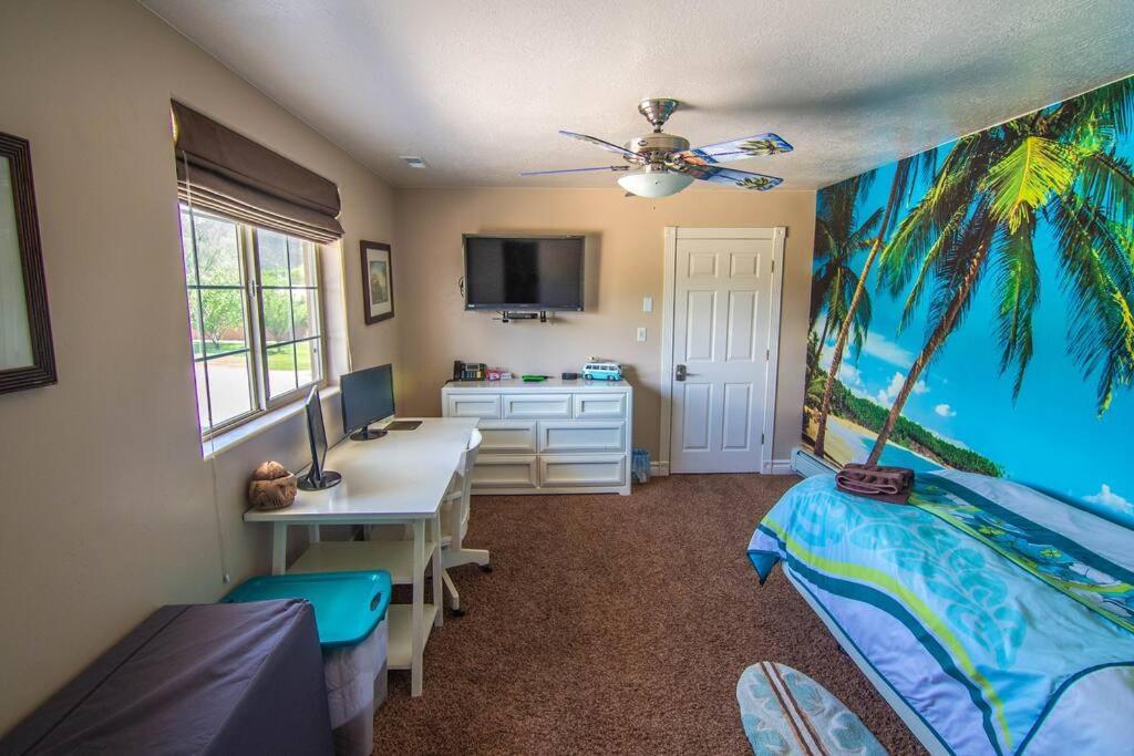 Tacit Shadow Resort Paradise Deluxe Suite, Gym, Coffee Bar, Hot-Tub, Free Laundry, Food Available Parowan Exterior photo